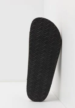 Pier One Unisex - Pantoffels - Brown 10 Pier One Unisex - Pantoffels - Brown -Pier One 23e143c048ee4fd8b5e22a3556ccfbfb