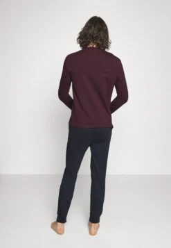 Pier One Pyjama -Dark Blue/Bordeaux 8 Pier One Pyjama -Dark Blue/Bordeaux -Pier One 34a871e63fd34211ac4e777f2698adc7