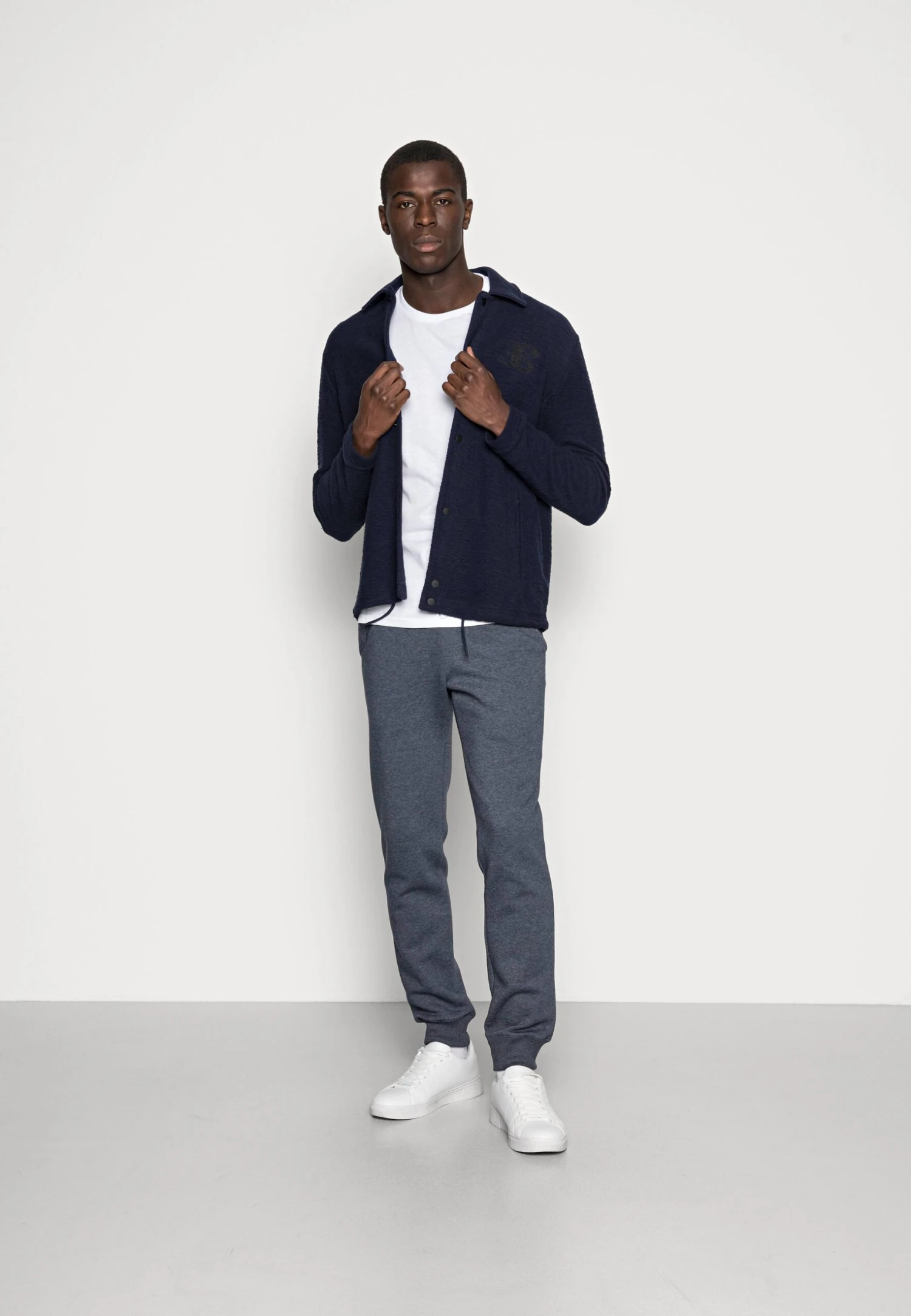 Pier One 3 Pack - T-Shirt Basic - White/Black/Light Grey 1 Pier One 3 Pack - T-Shirt Basic - White/Black/Light Grey